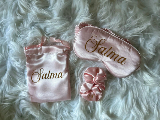 Set masque de nuit rose personnalisé en satin avec chouchou et pochette - Confort et Elégance LS CUSTOM