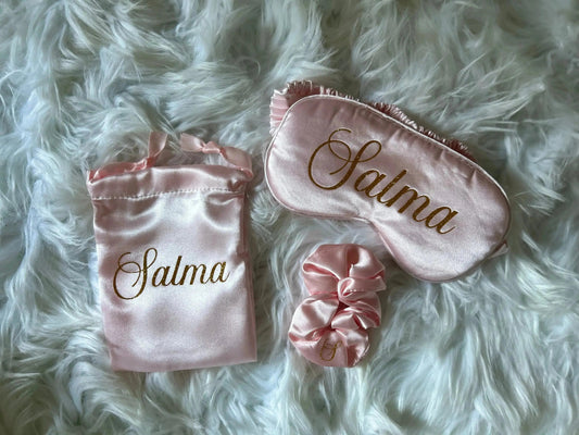 Set masque de nuit rose personnalisé en satin avec chouchou et pochette - Confort et Elégance LS CUSTOM